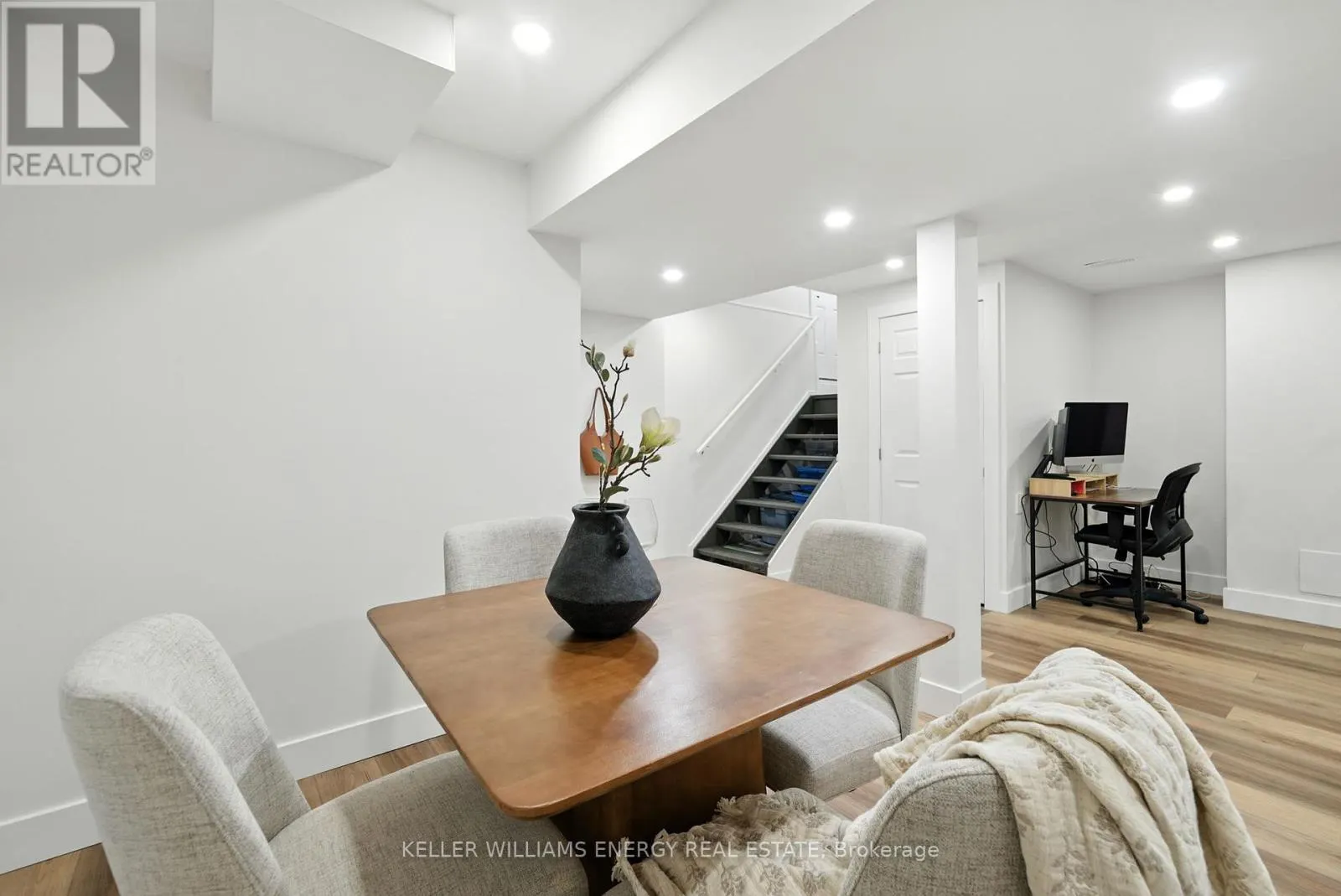 9 GLEN RAY COURT