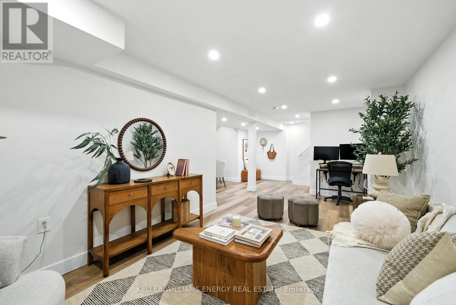 9 GLEN RAY COURT