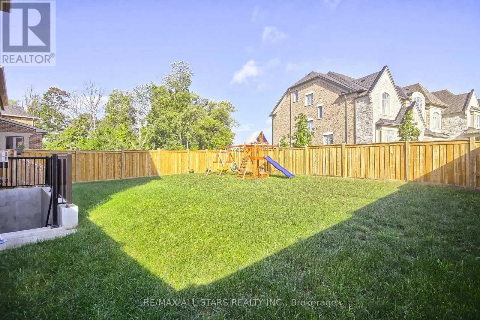 18 PENNINE DRIVE