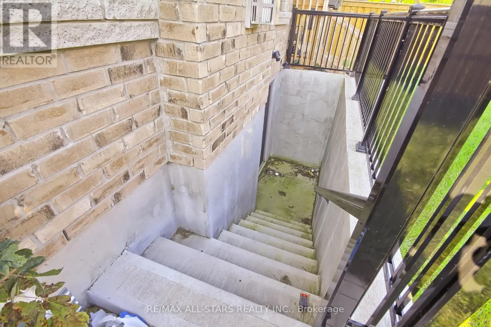 18 PENNINE DRIVE