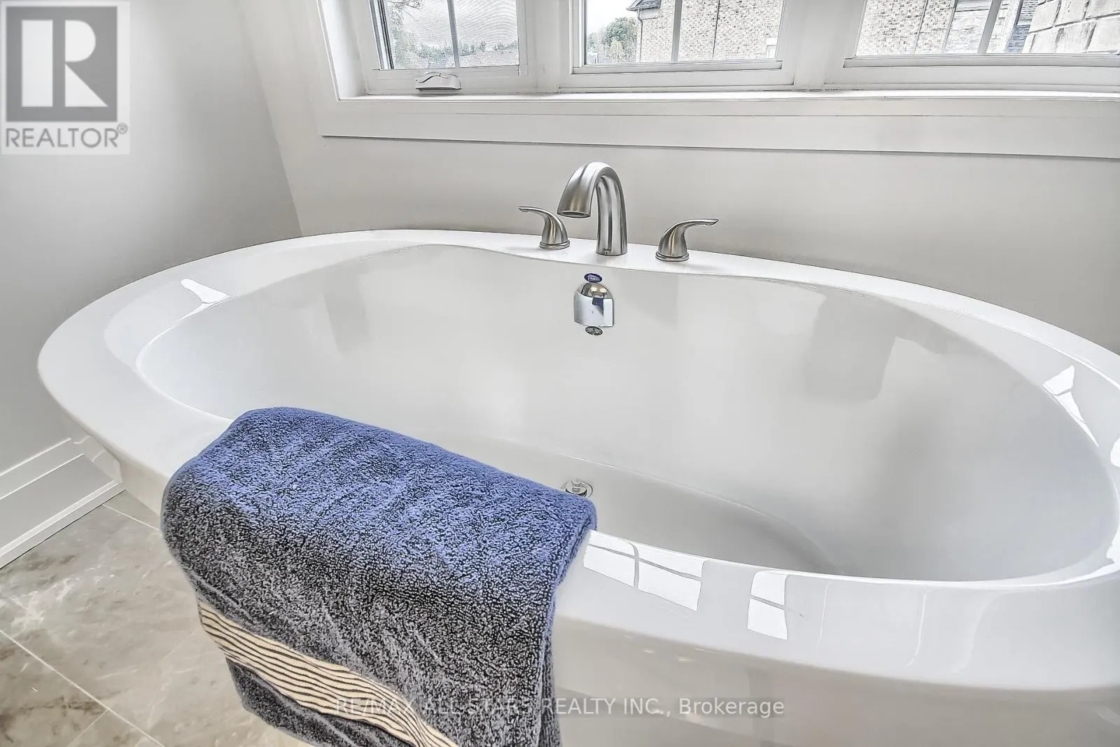 18 PENNINE DRIVE
