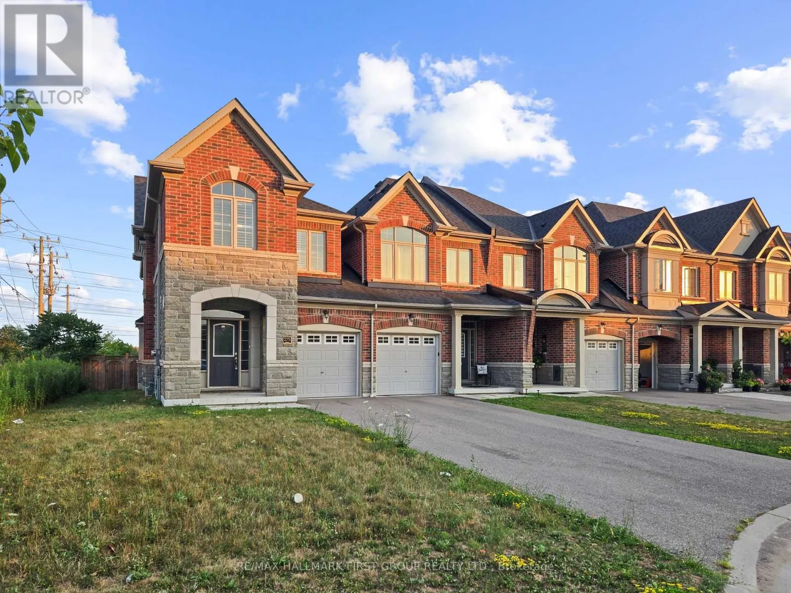 275 SHADOW PLACE