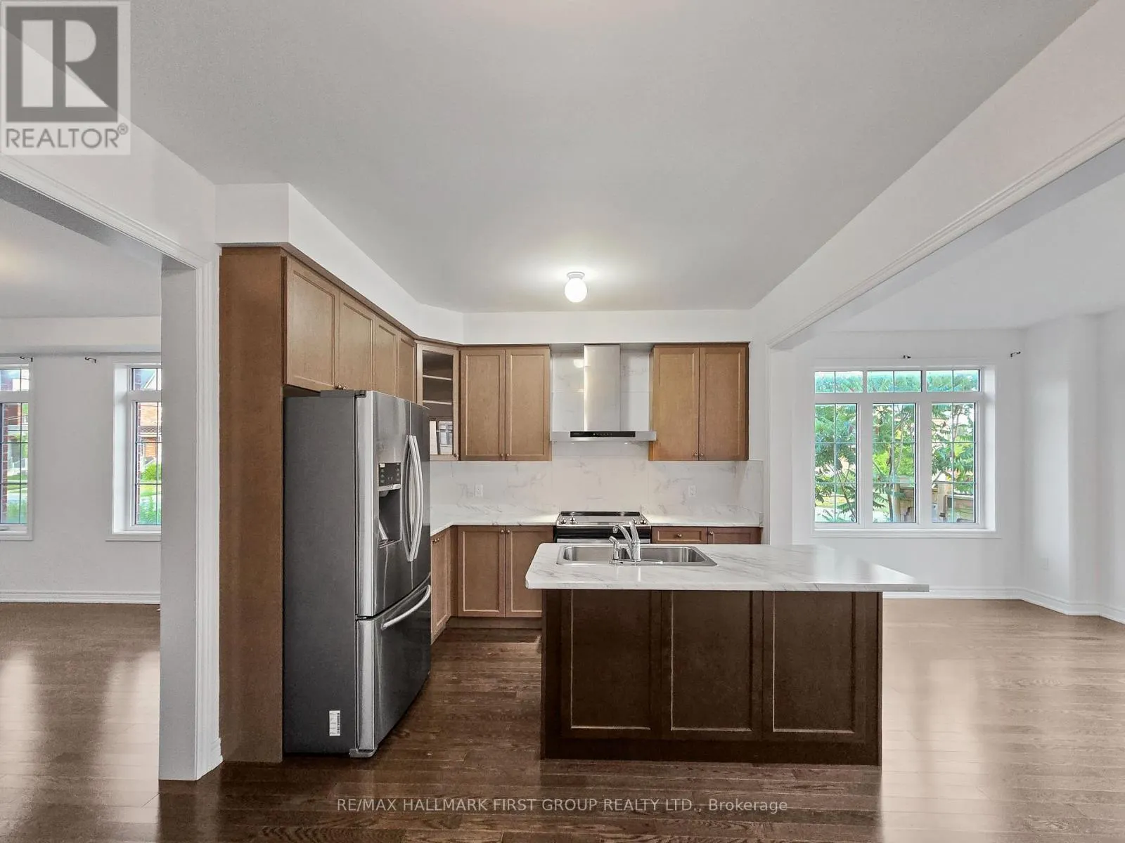275 SHADOW PLACE