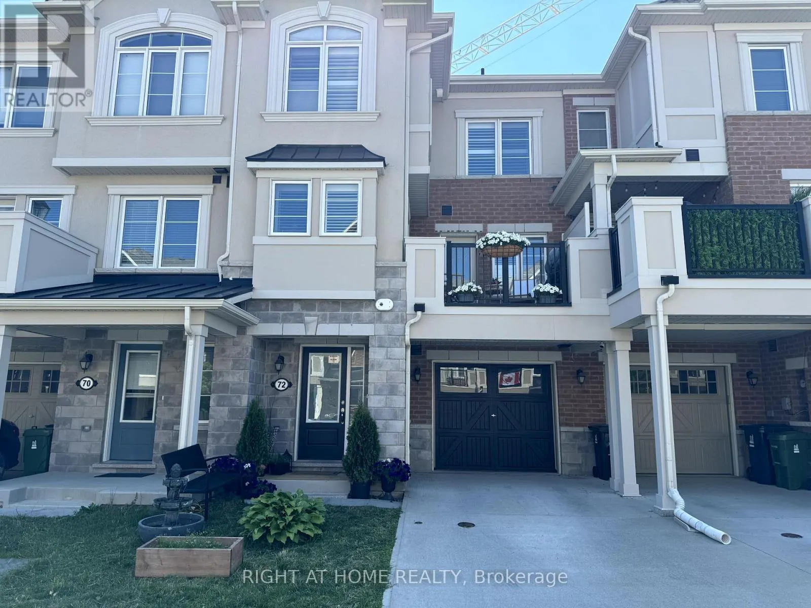 72 AYERS CRESCENT