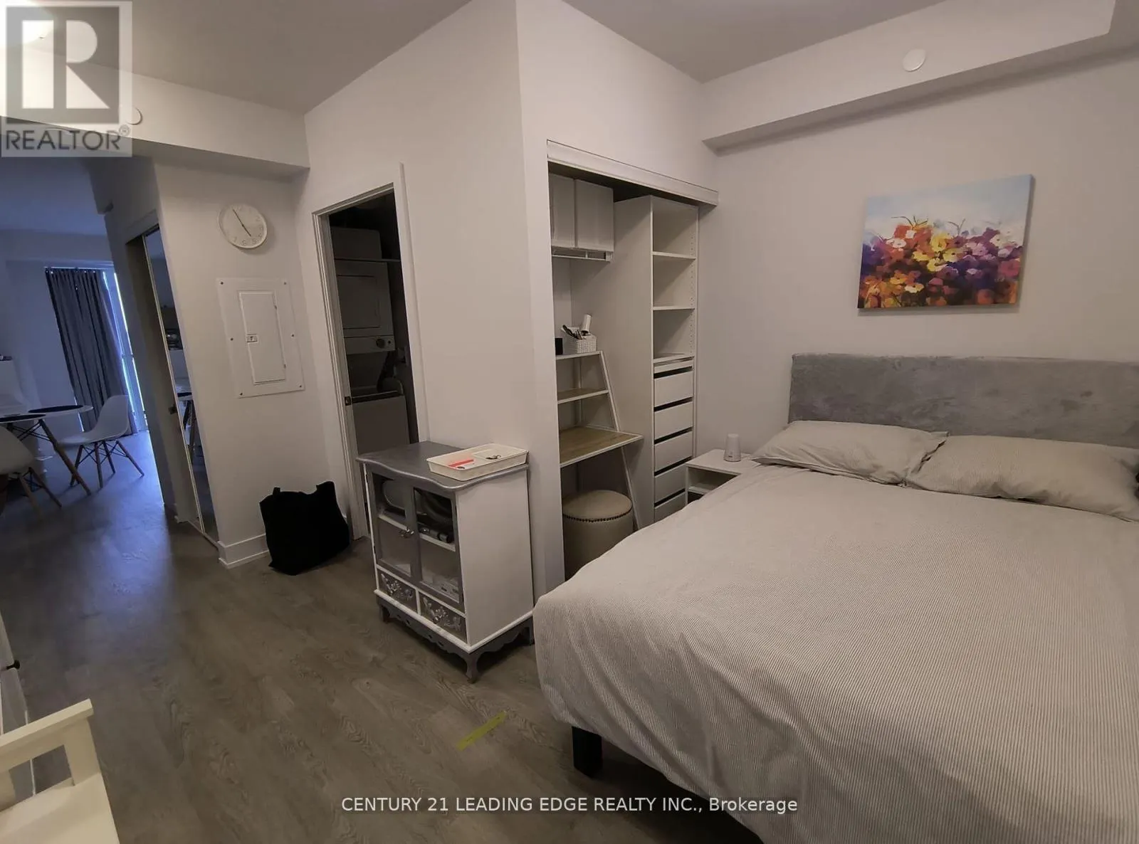 320 - 2550 SIMCOE STREET N