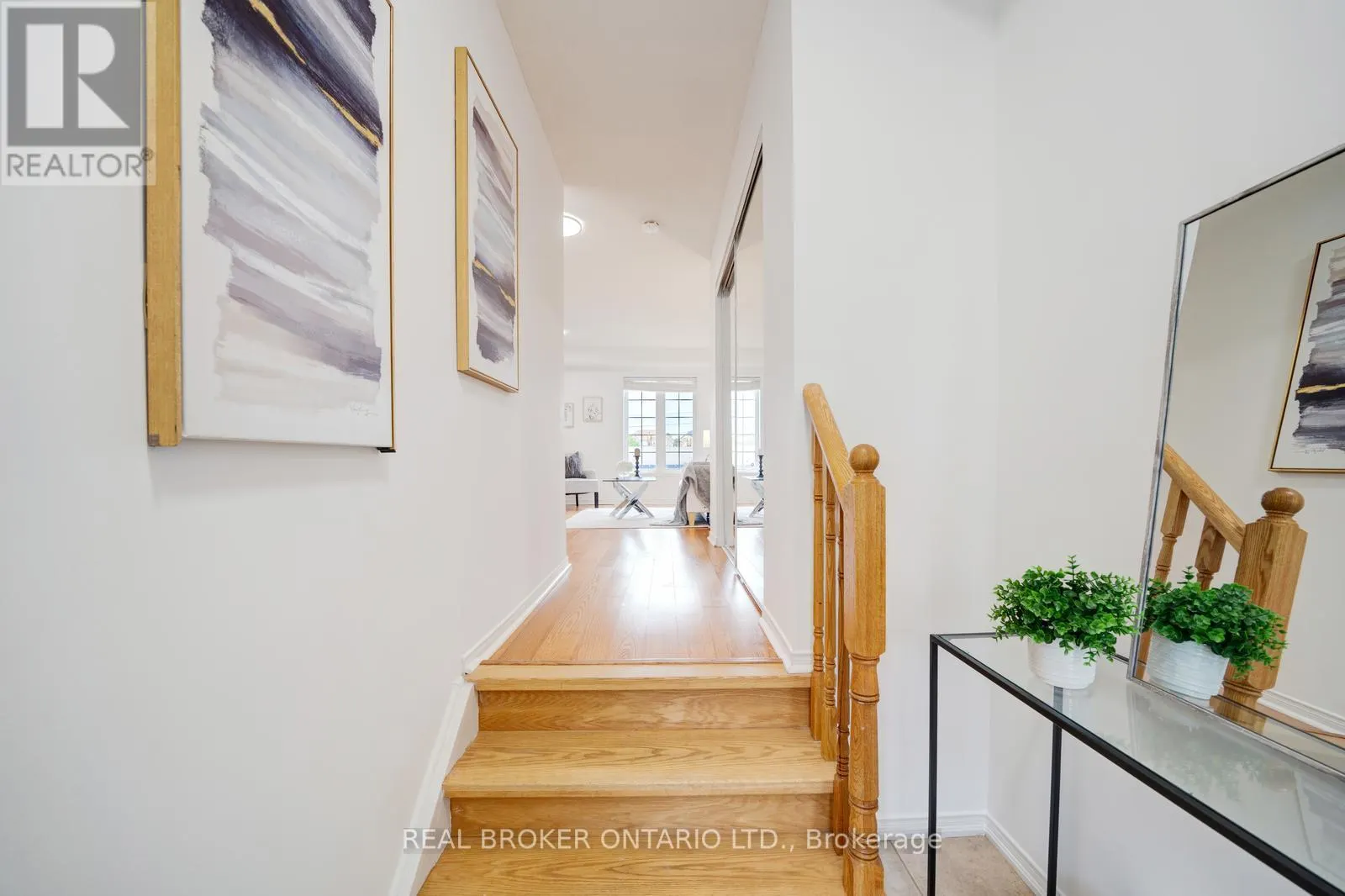 505 ROSSLAND ROAD E