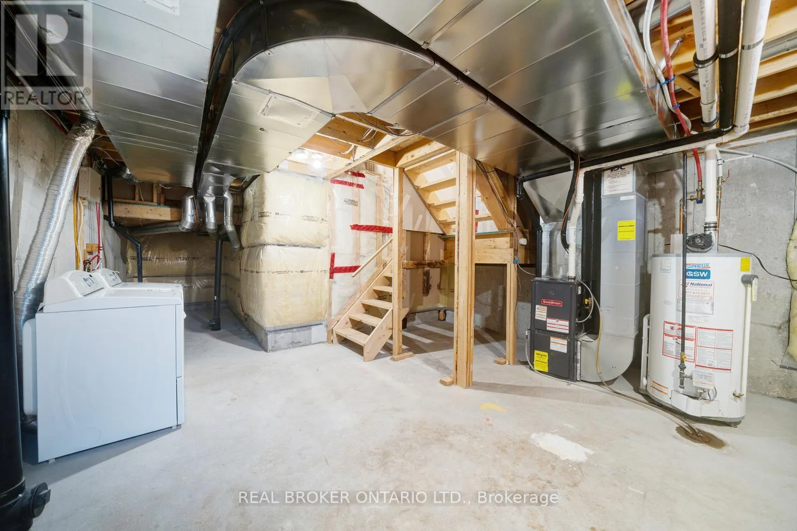 505 ROSSLAND ROAD E