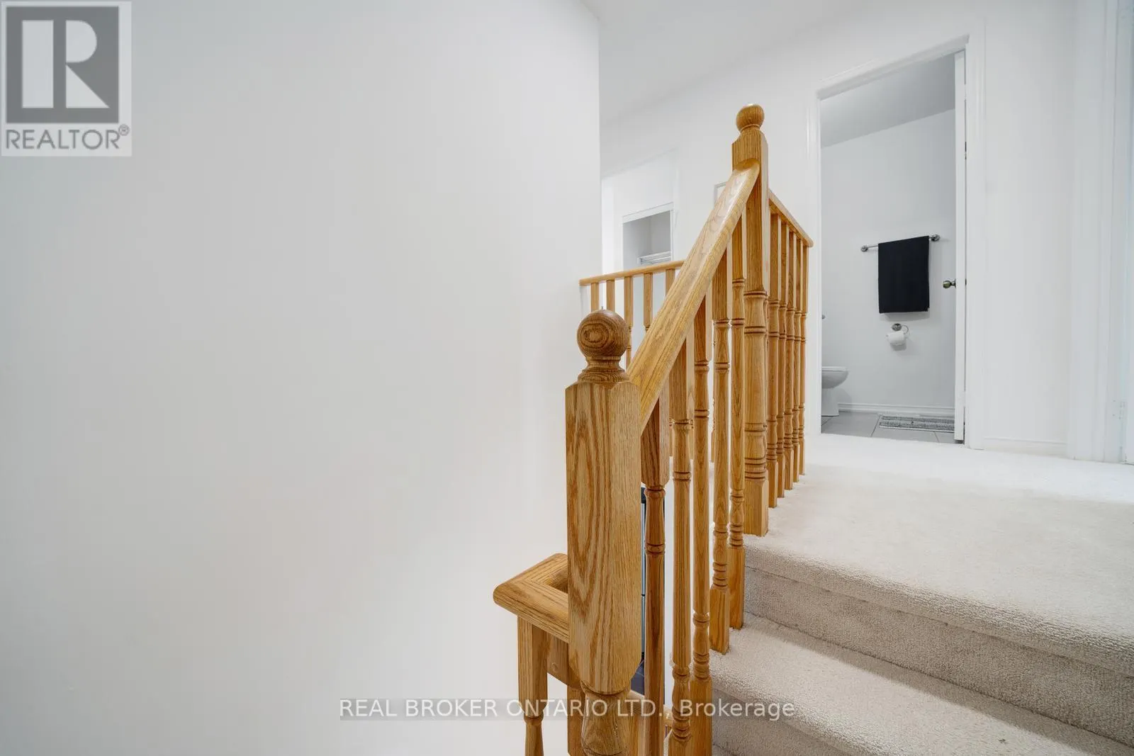 505 ROSSLAND ROAD E