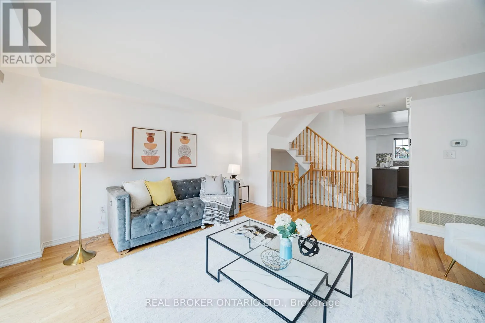 505 ROSSLAND ROAD E