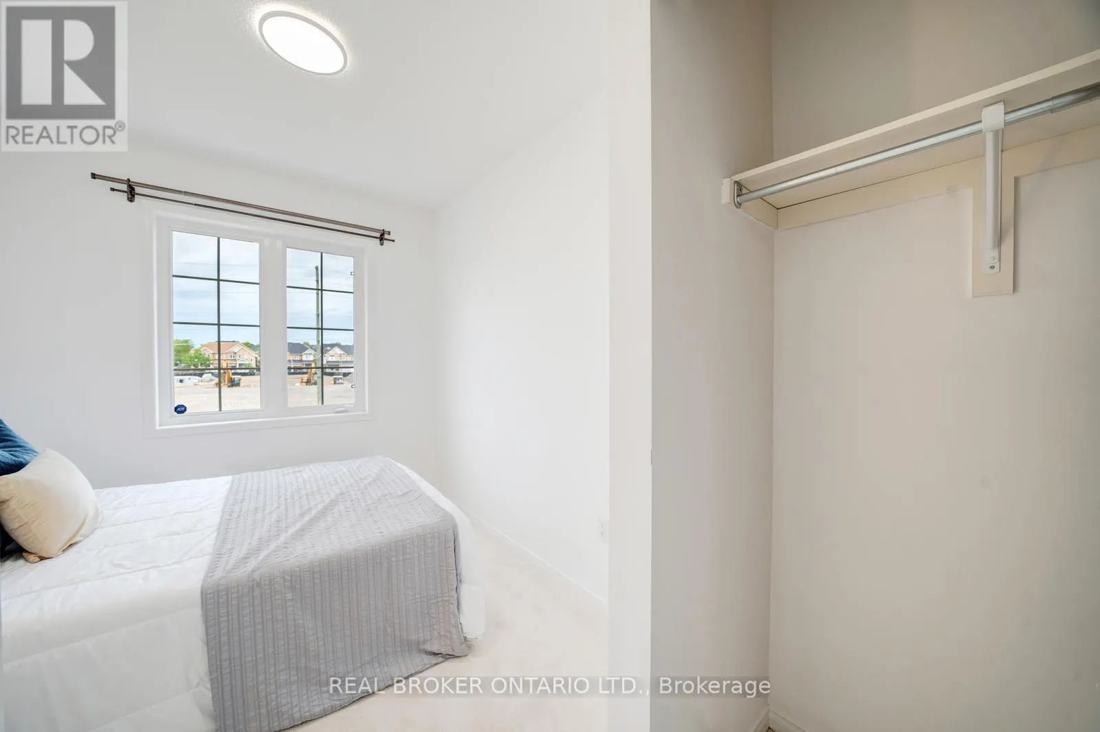 505 ROSSLAND ROAD E