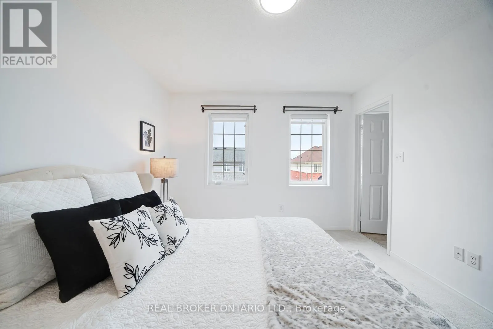 505 ROSSLAND ROAD E