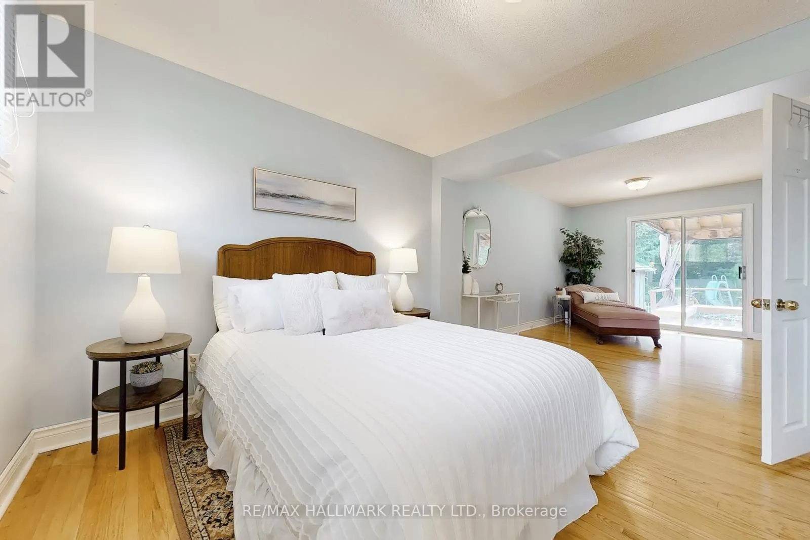 6 GRADWELL DRIVE