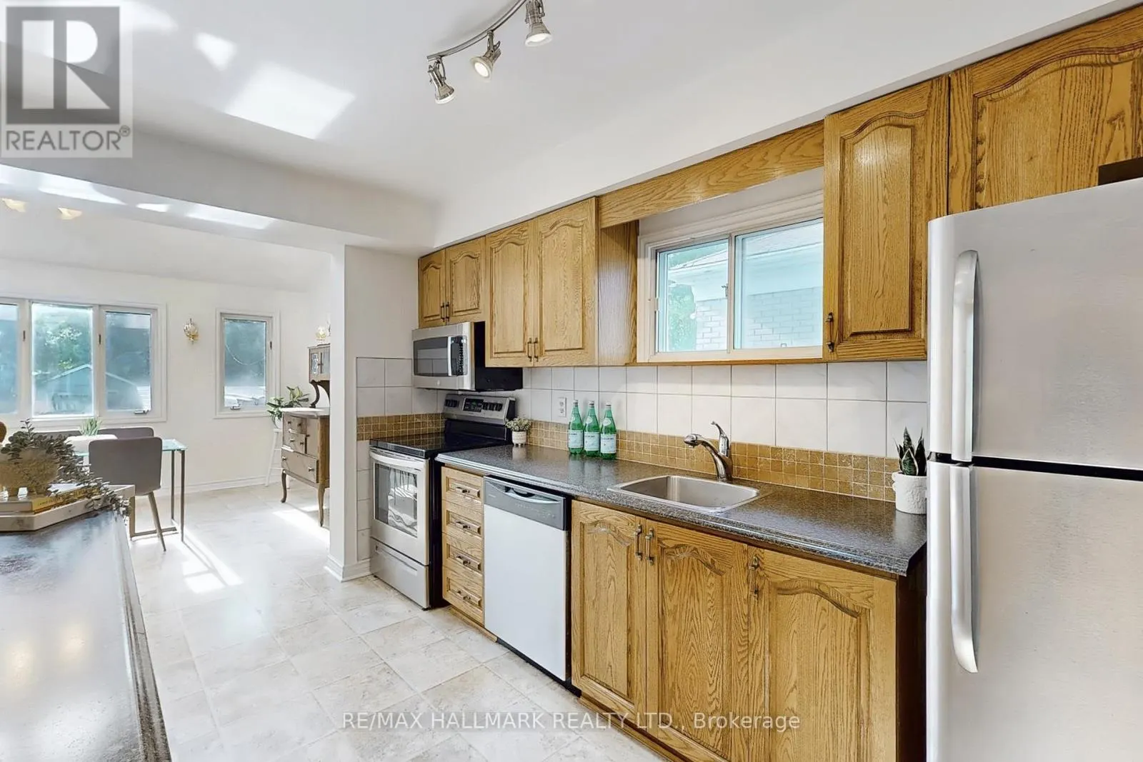 6 GRADWELL DRIVE