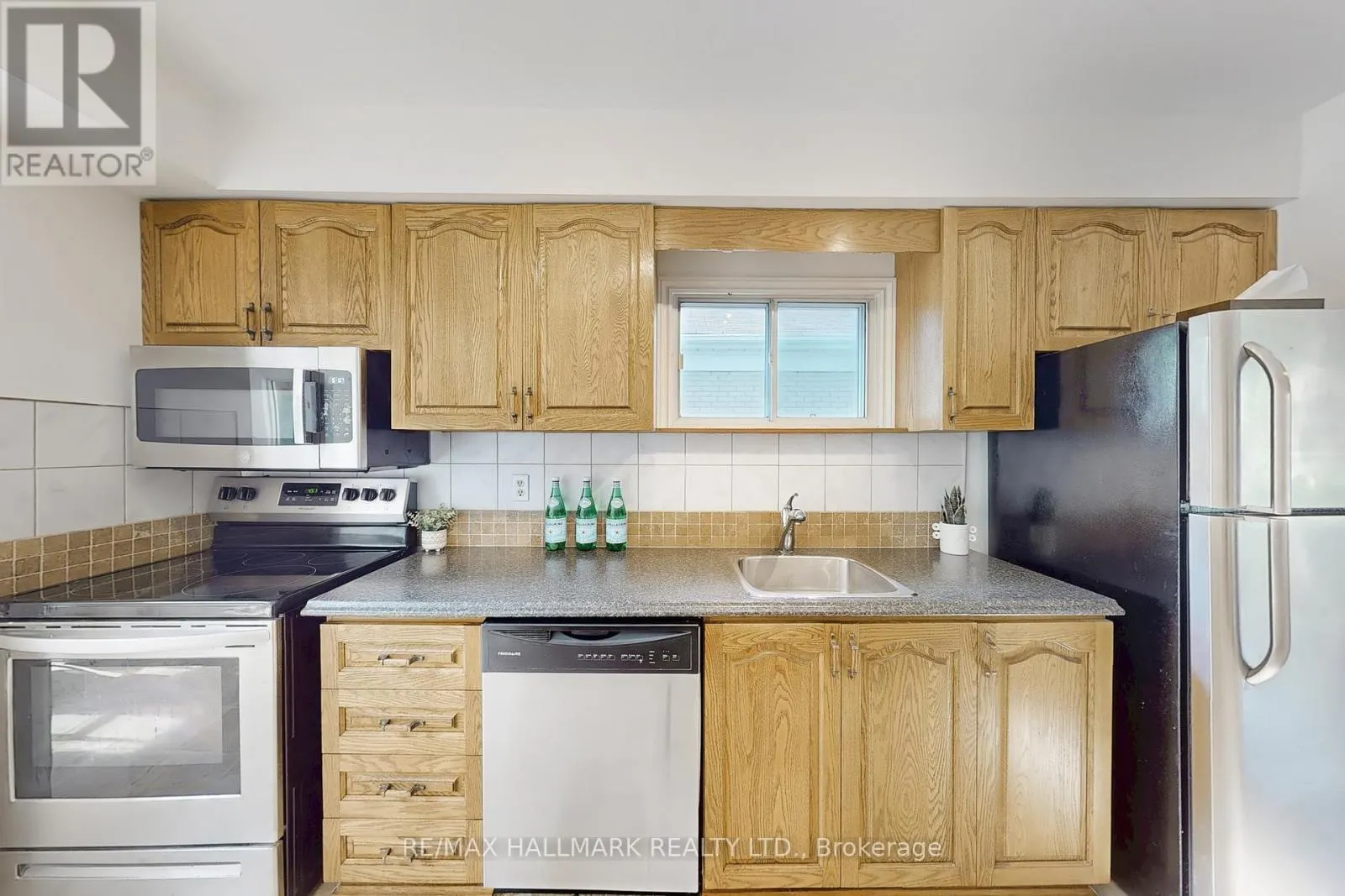 6 GRADWELL DRIVE