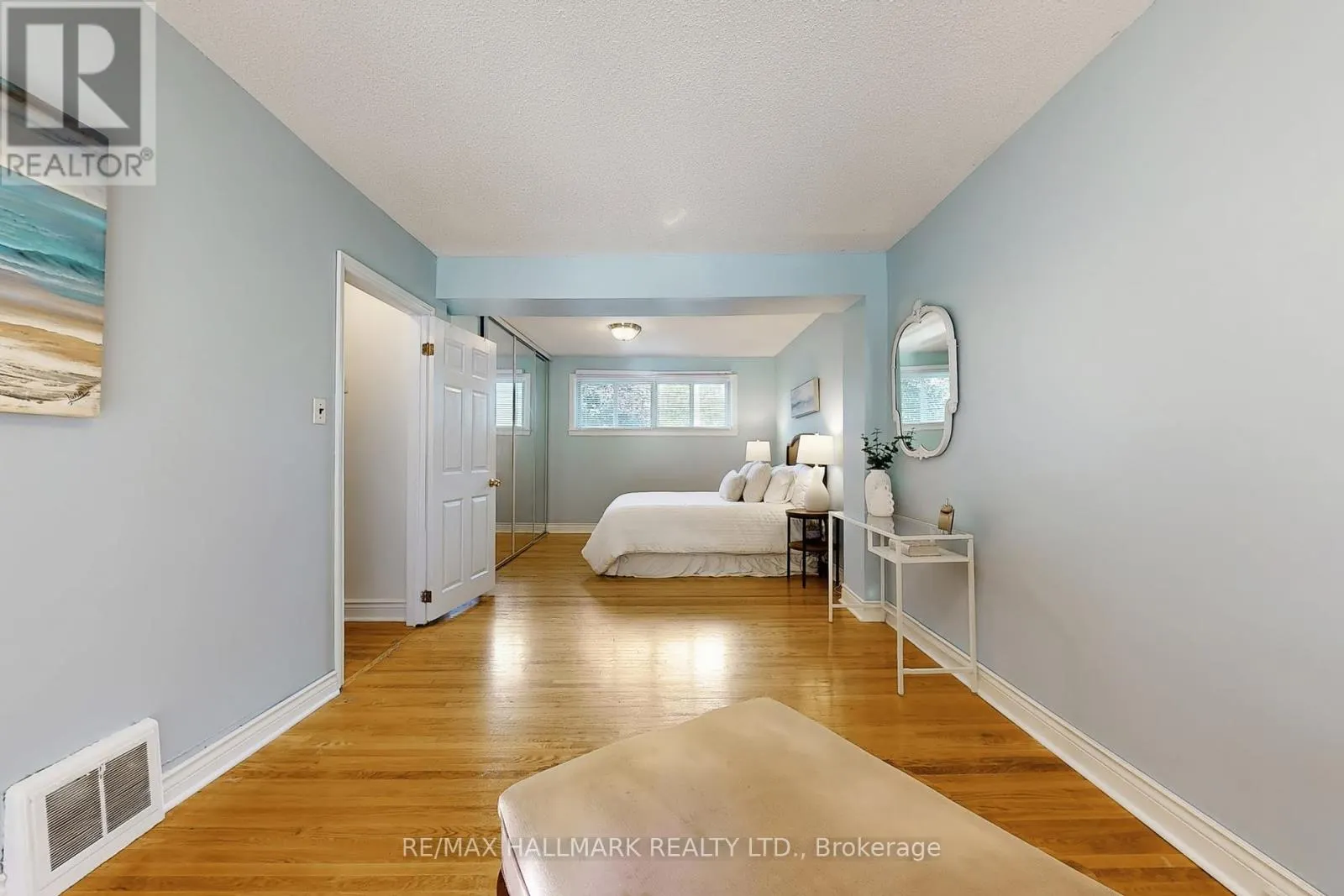 6 GRADWELL DRIVE