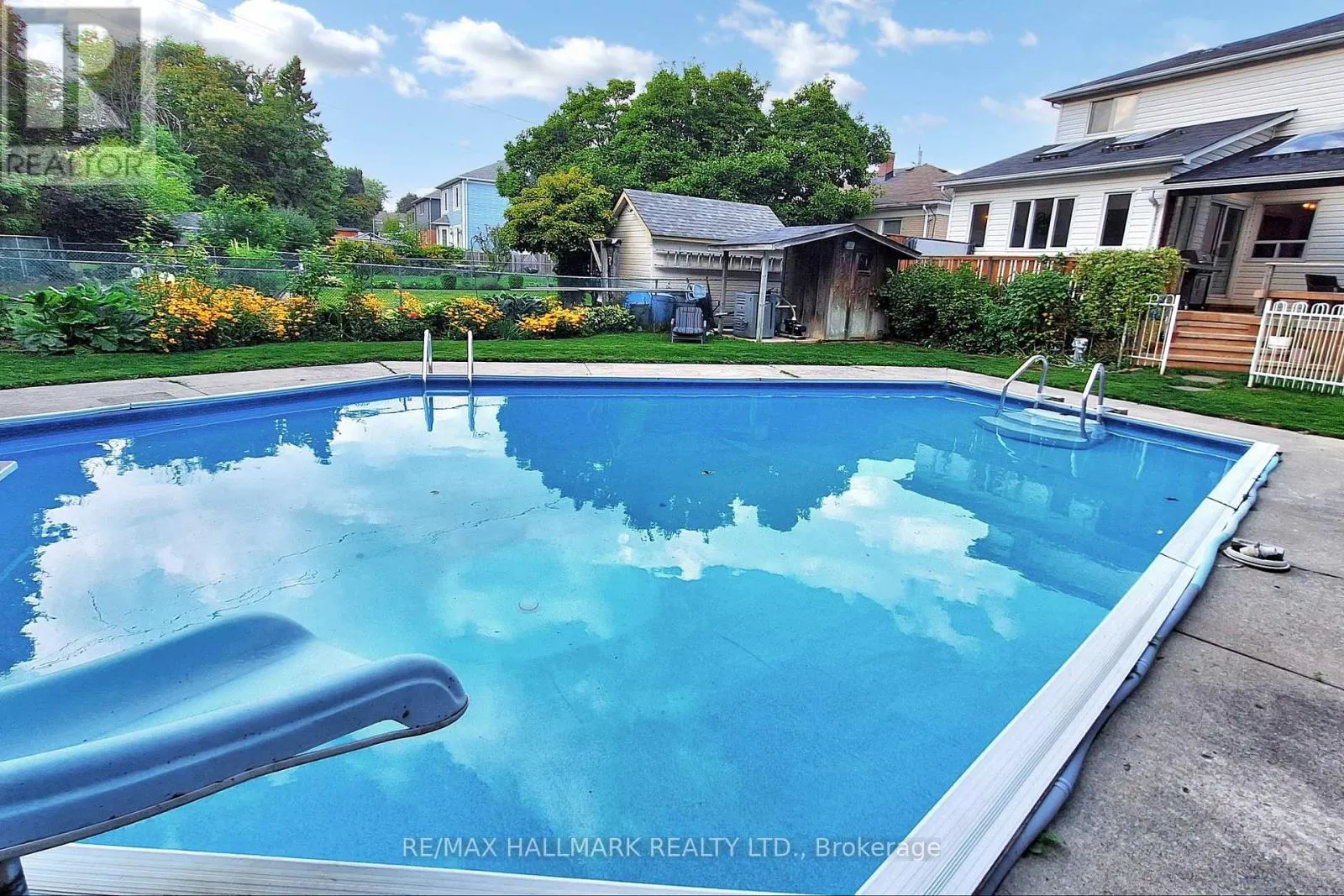 6 GRADWELL DRIVE