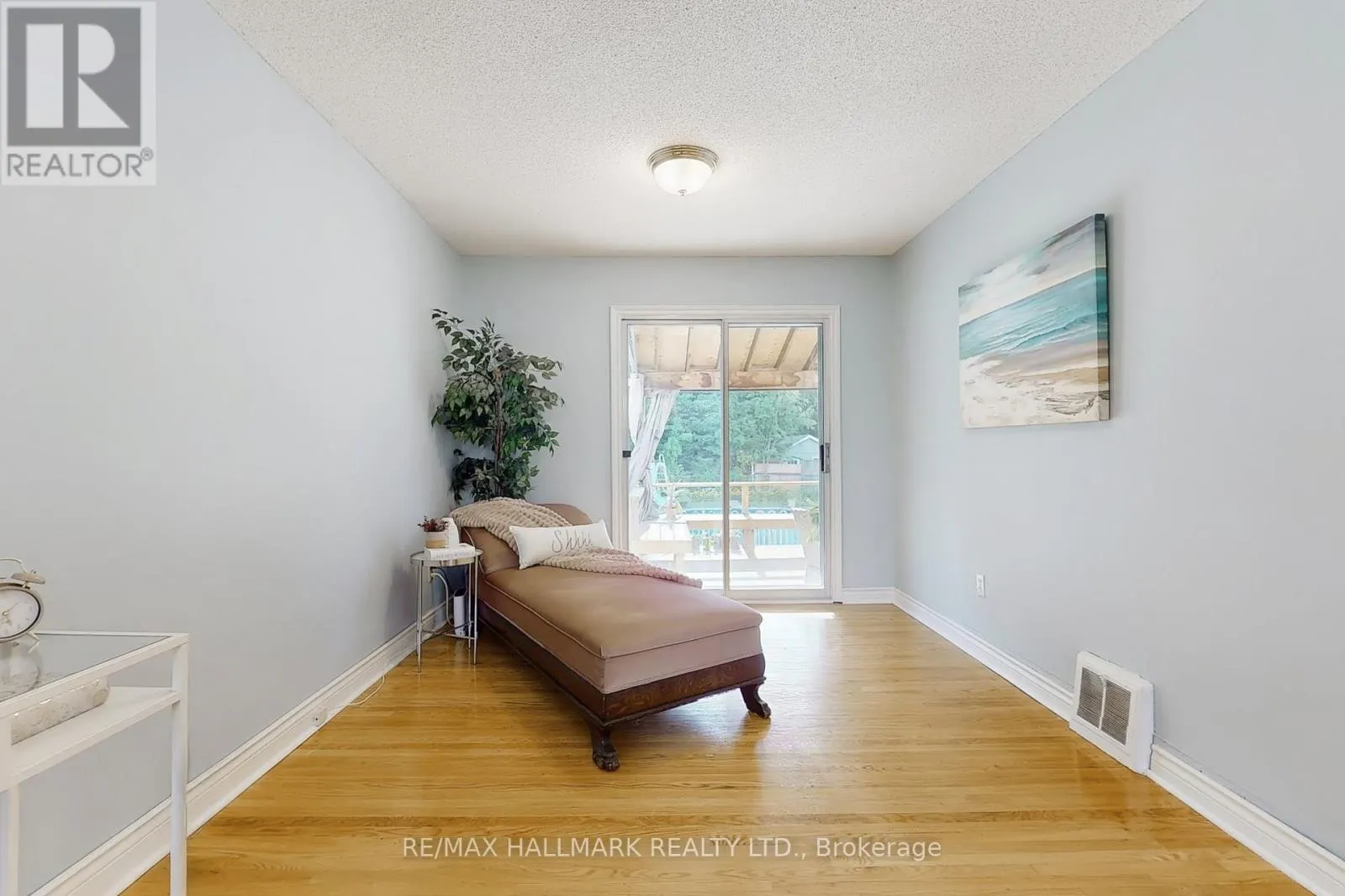 6 GRADWELL DRIVE