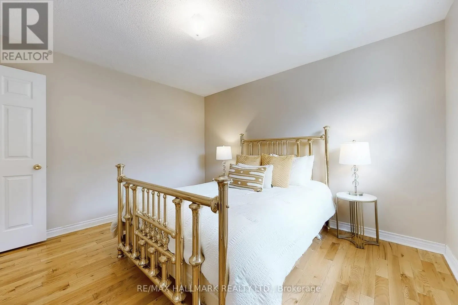 6 GRADWELL DRIVE