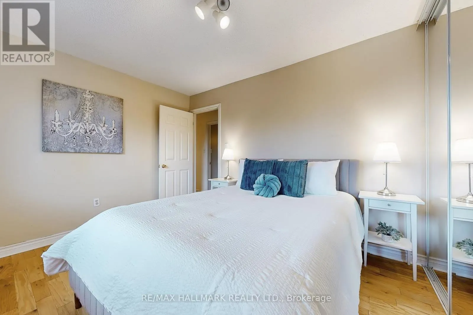 6 GRADWELL DRIVE