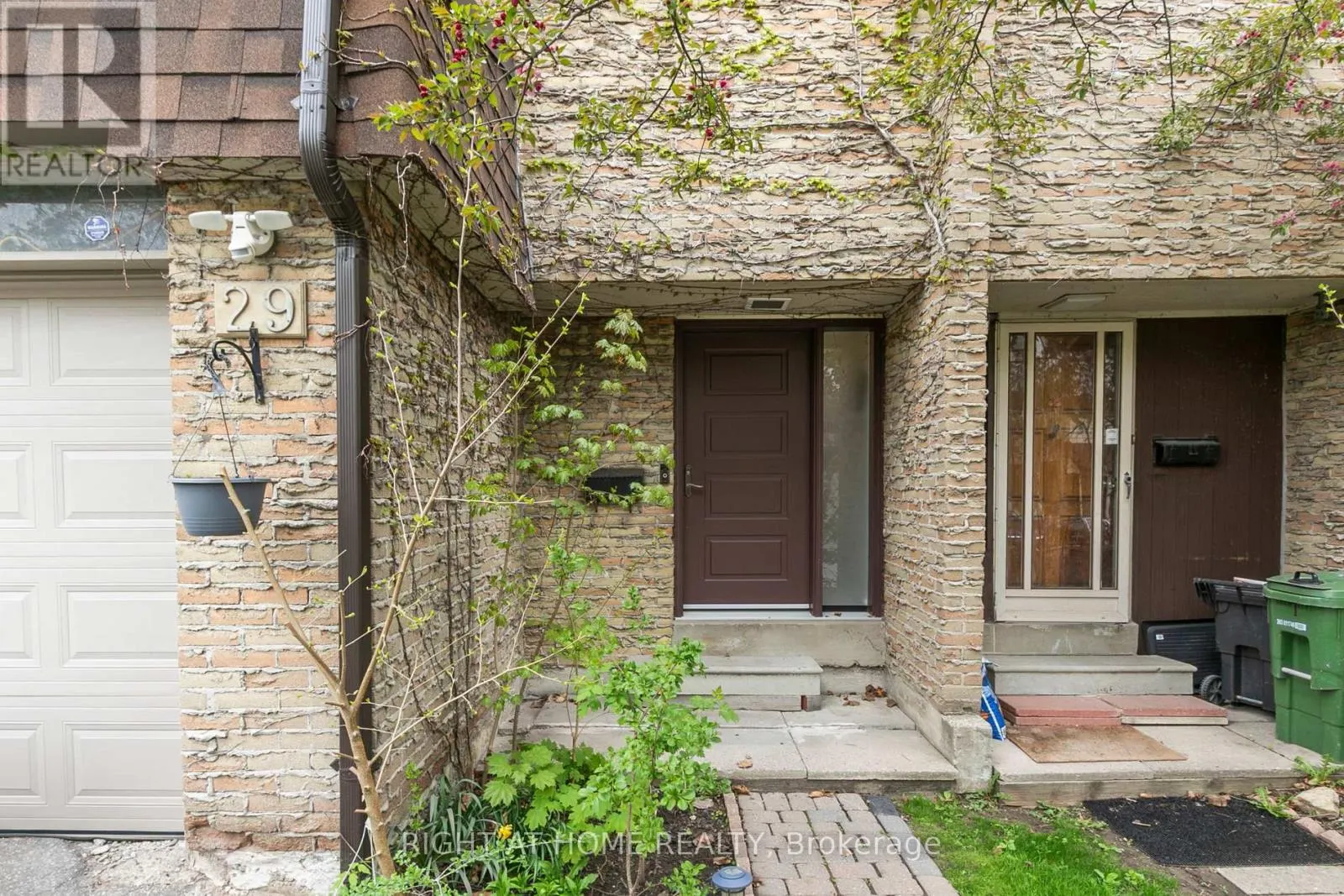 29 - 15 HUNTINGWOOD DRIVE