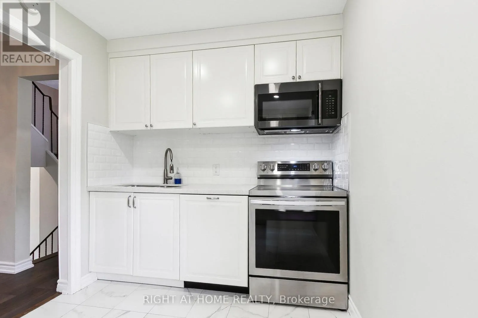 29 - 15 HUNTINGWOOD DRIVE