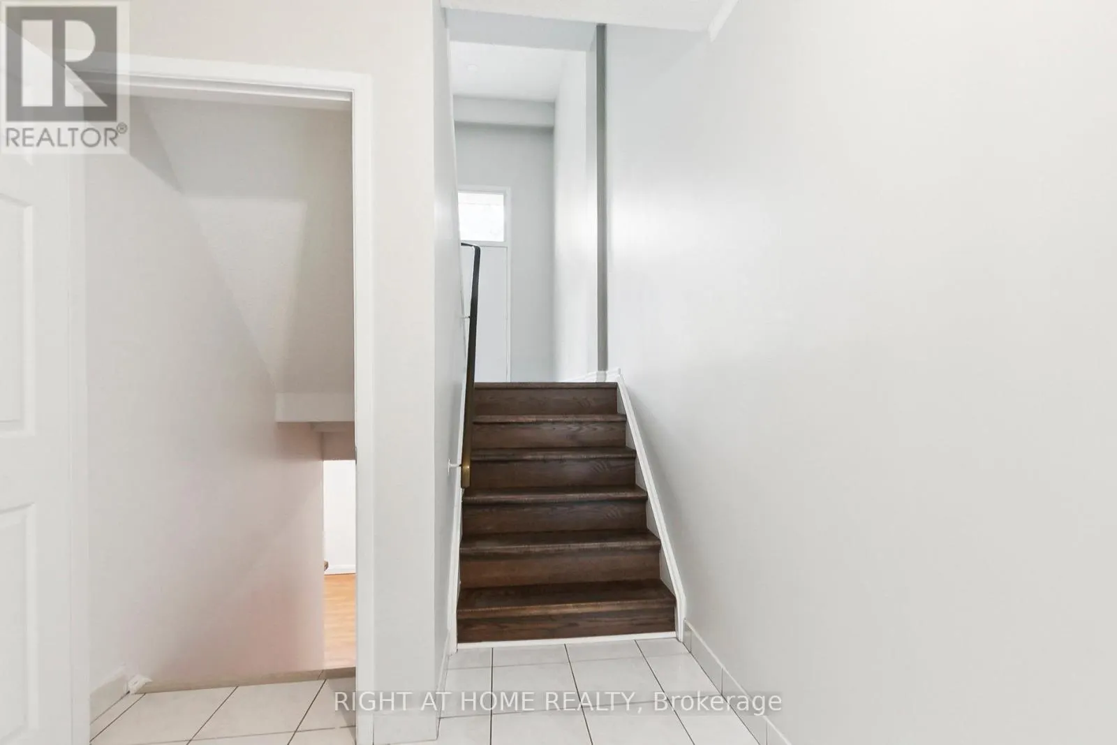 29 - 15 HUNTINGWOOD DRIVE