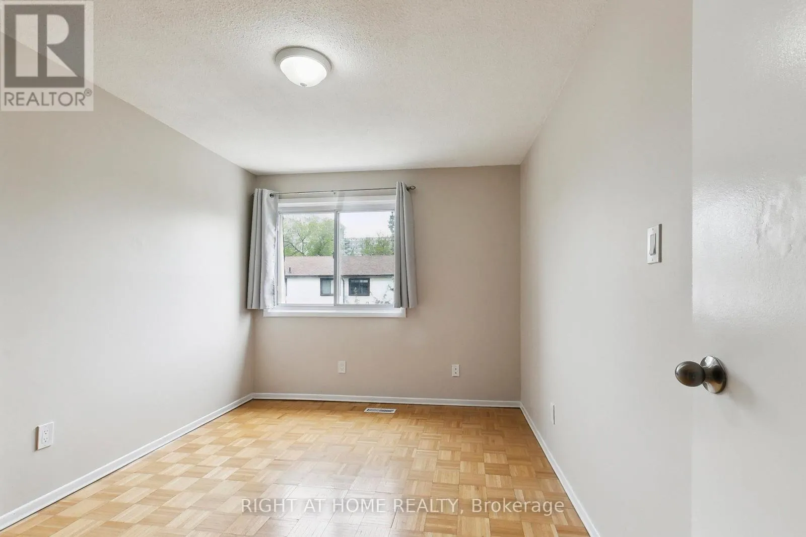 29 - 15 HUNTINGWOOD DRIVE