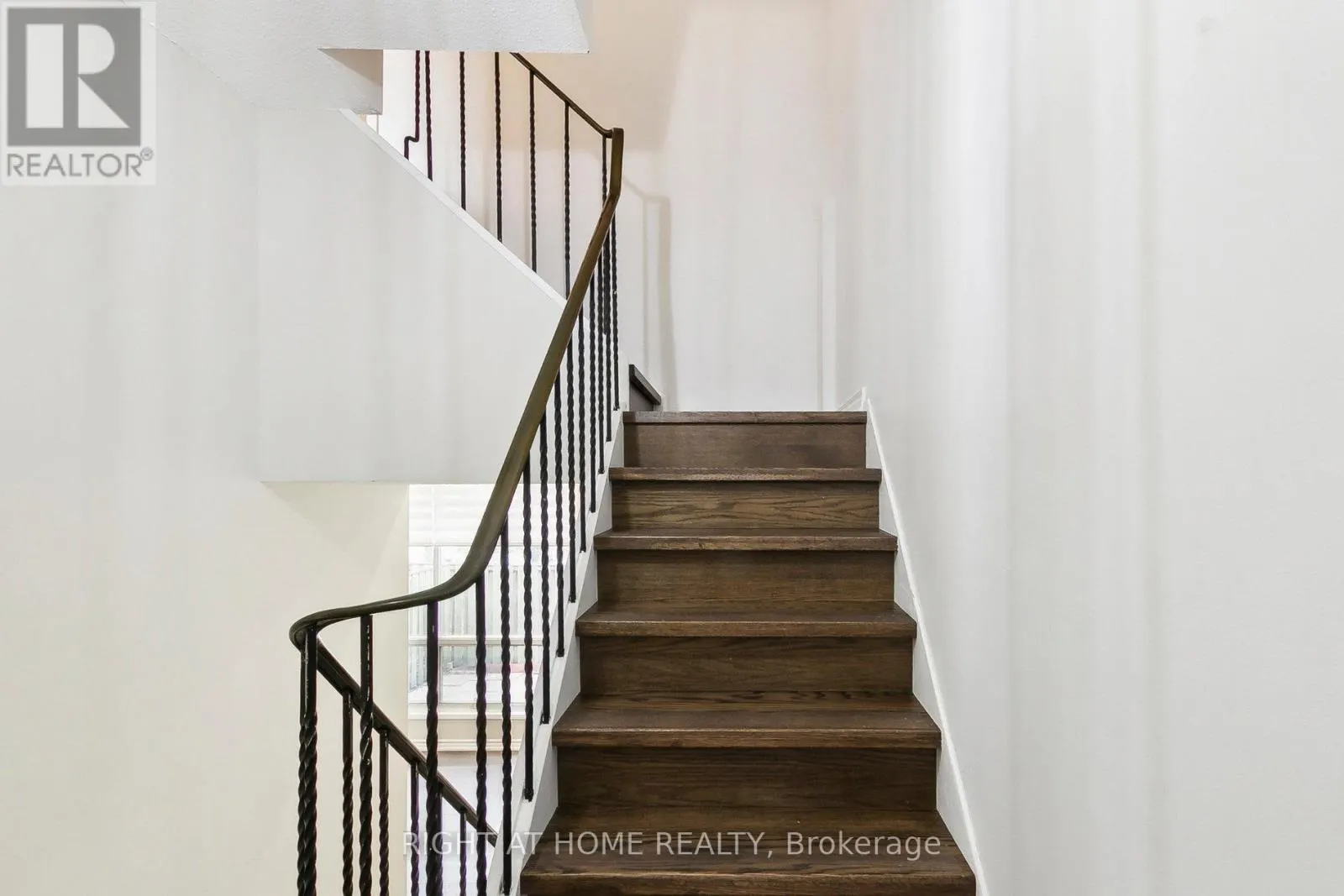 29 - 15 HUNTINGWOOD DRIVE