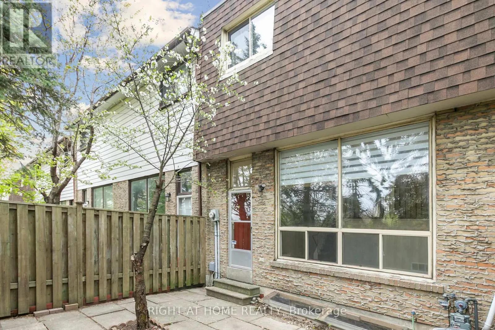 29 - 15 HUNTINGWOOD DRIVE