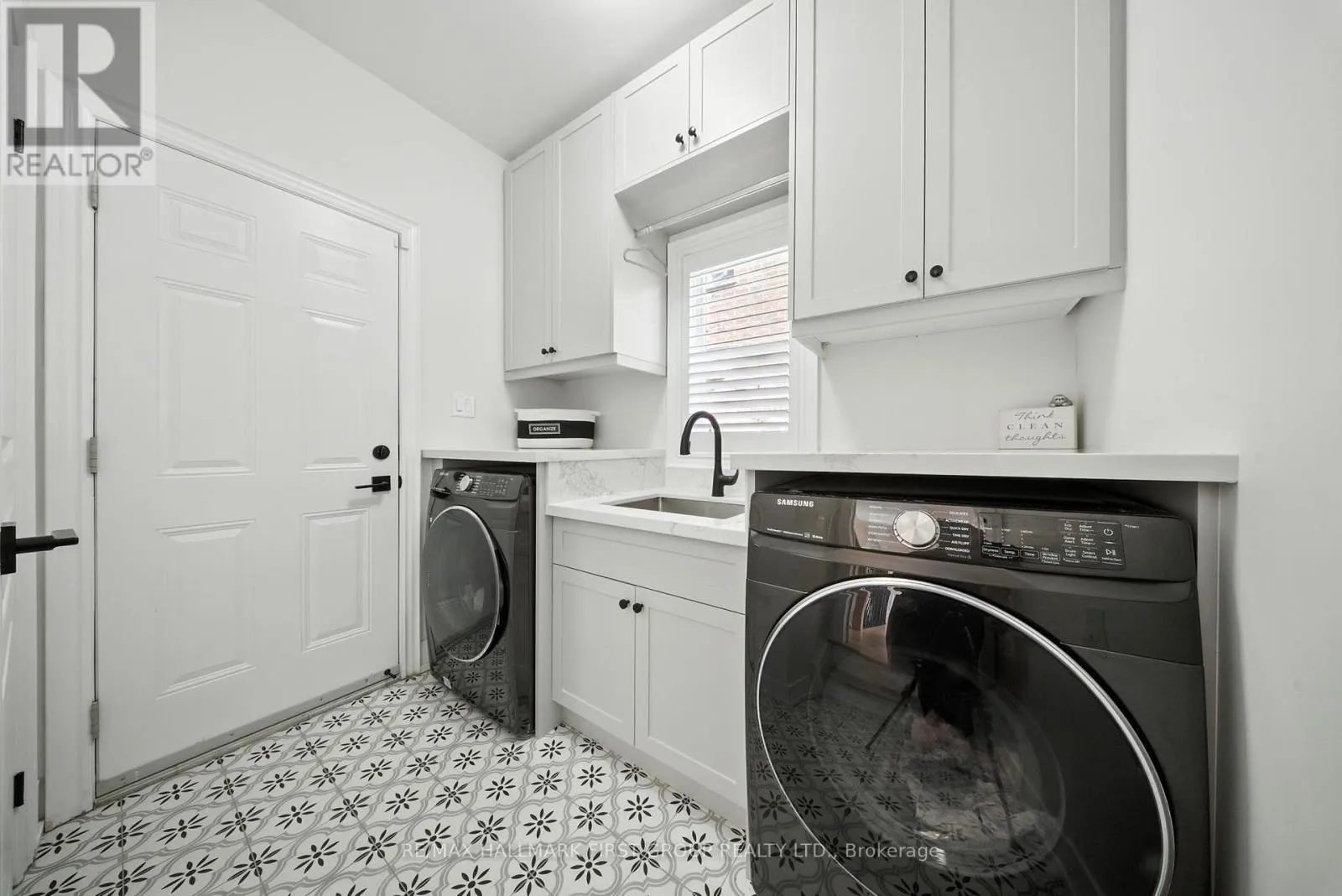 2318 CANTERBURY CRESCENT