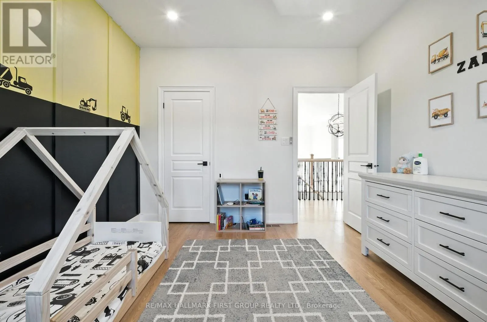 2318 CANTERBURY CRESCENT