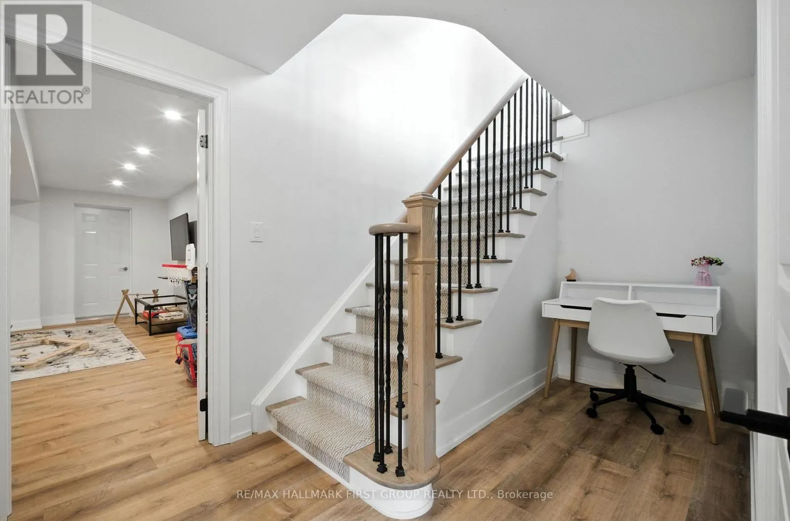 2318 CANTERBURY CRESCENT