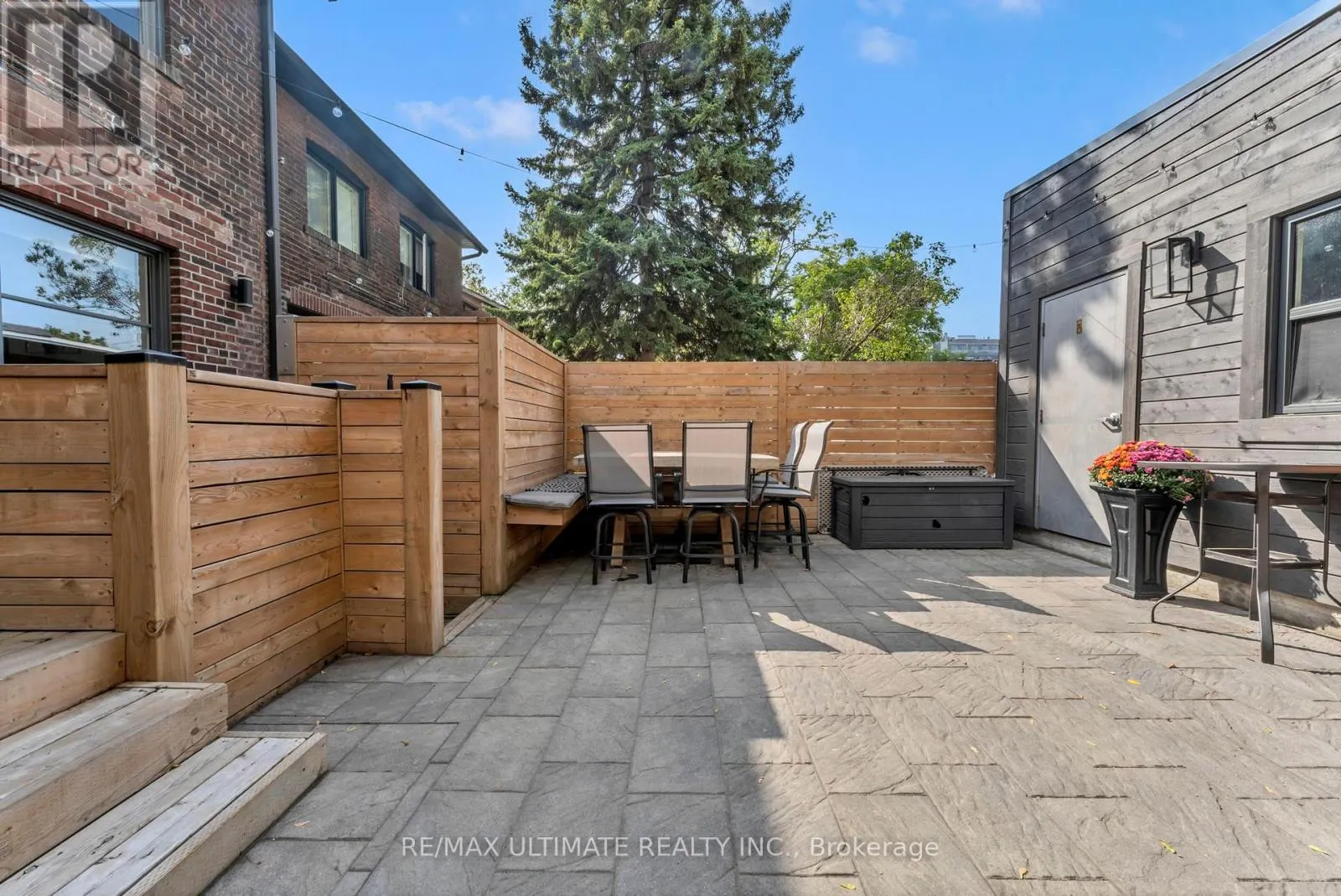 10 OAKDENE CRESCENT