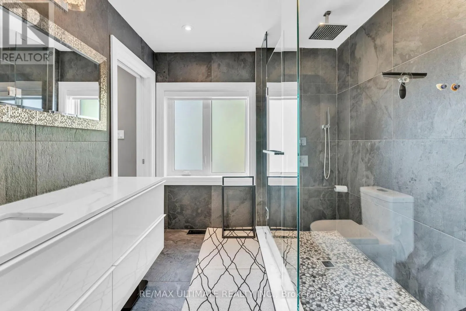 10 OAKDENE CRESCENT