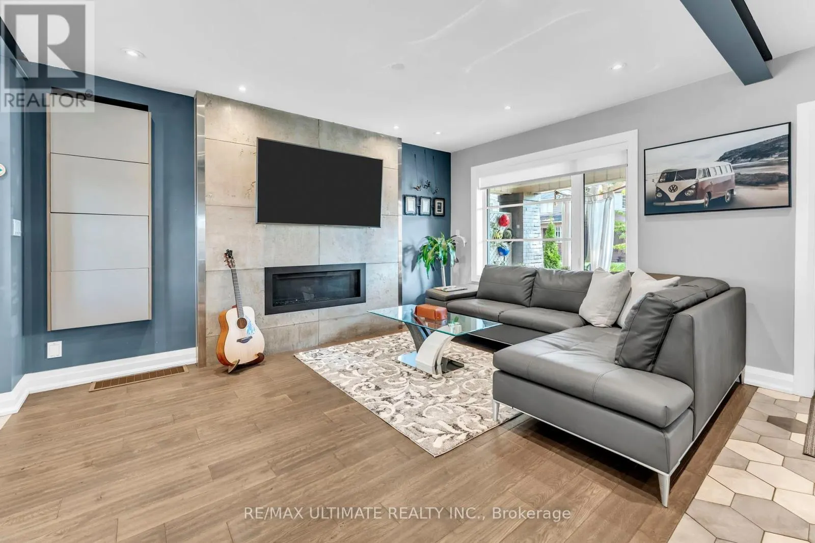 10 OAKDENE CRESCENT