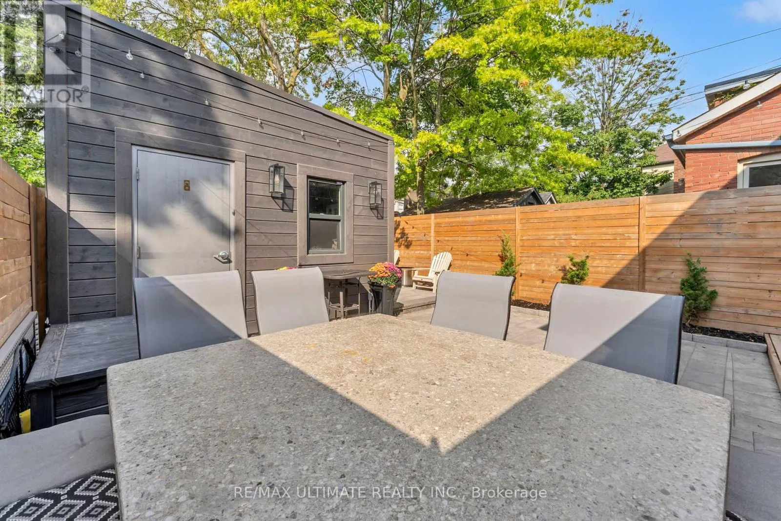 10 OAKDENE CRESCENT