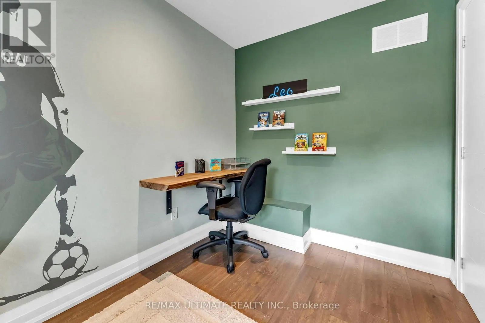 10 OAKDENE CRESCENT