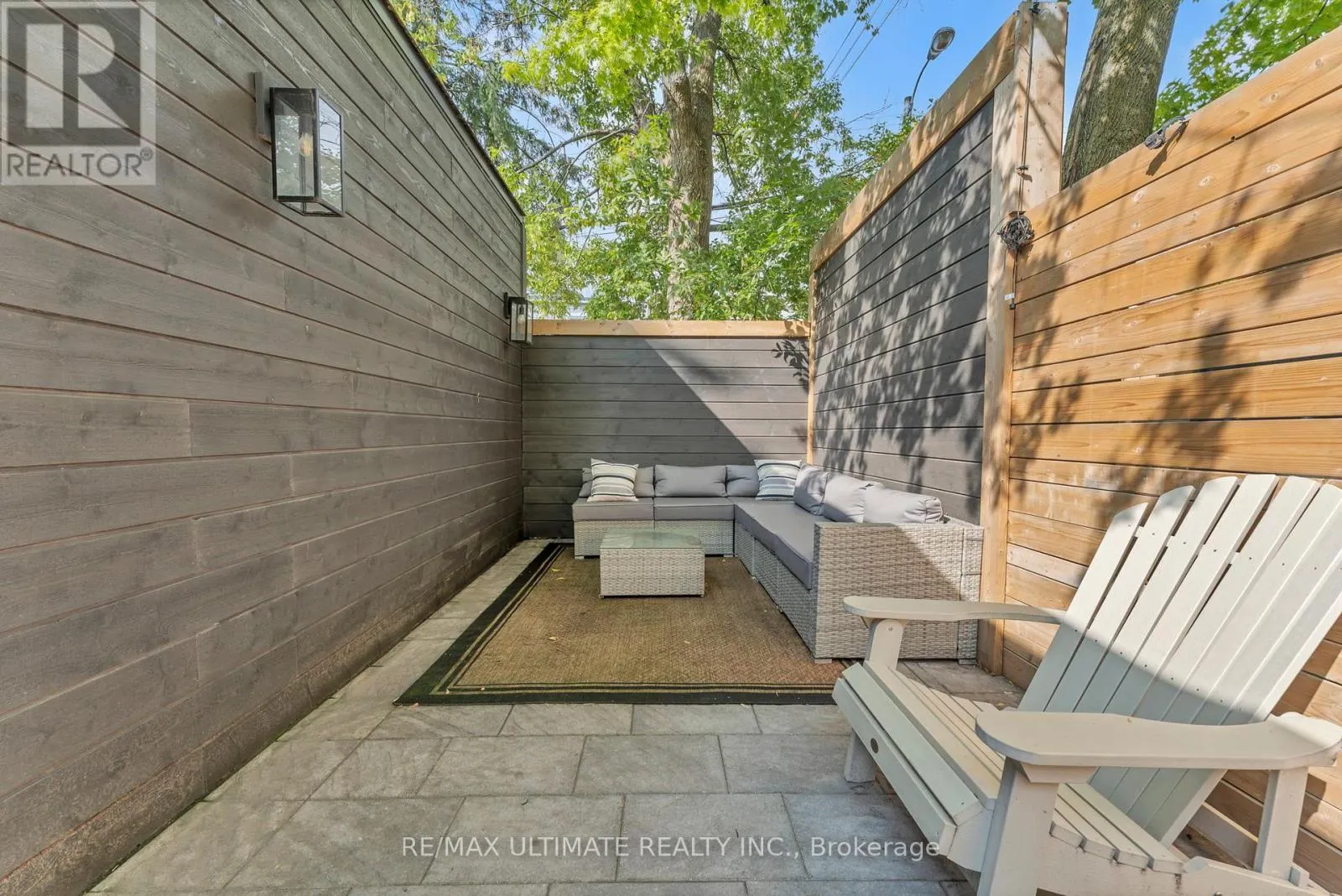 10 OAKDENE CRESCENT