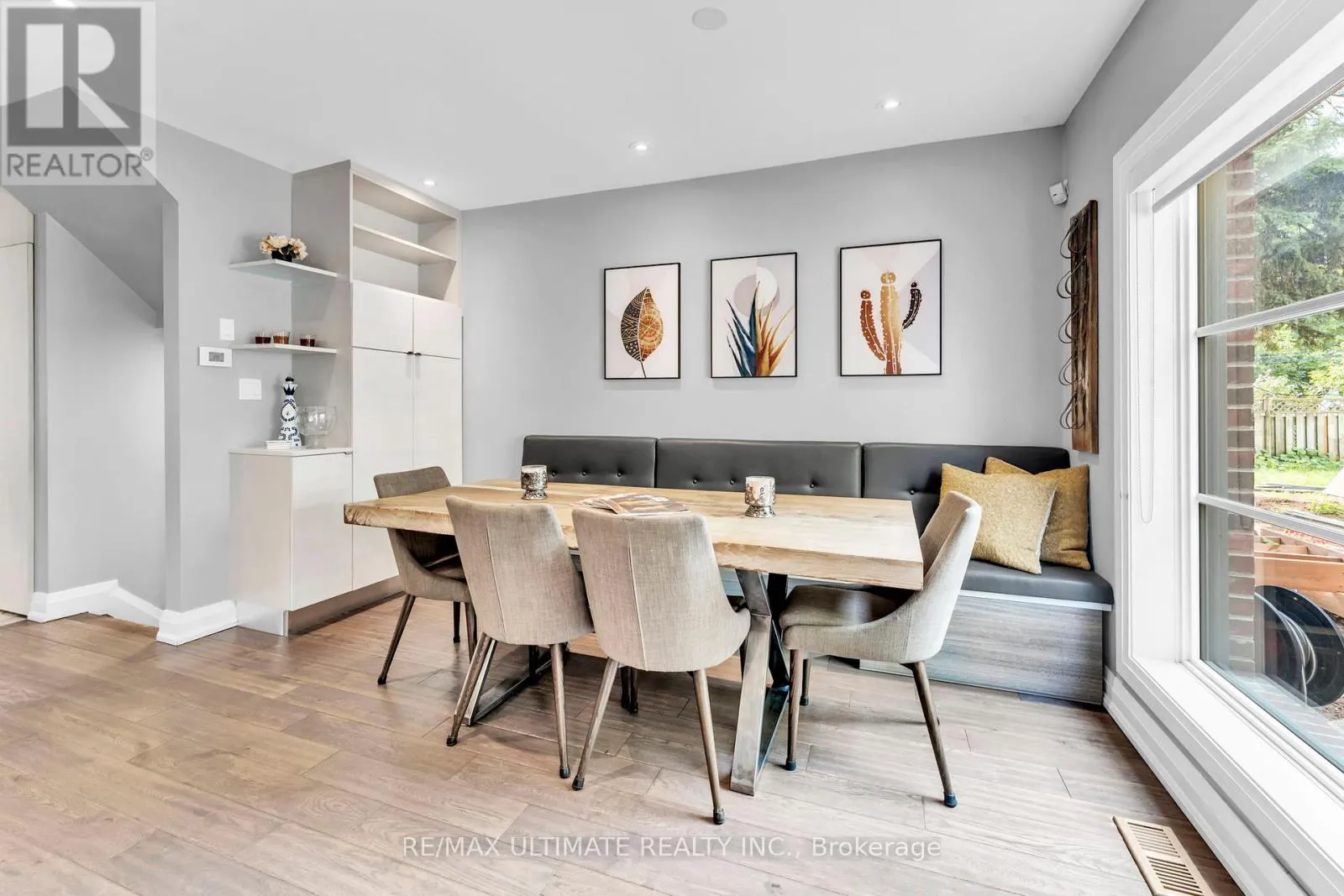 10 OAKDENE CRESCENT