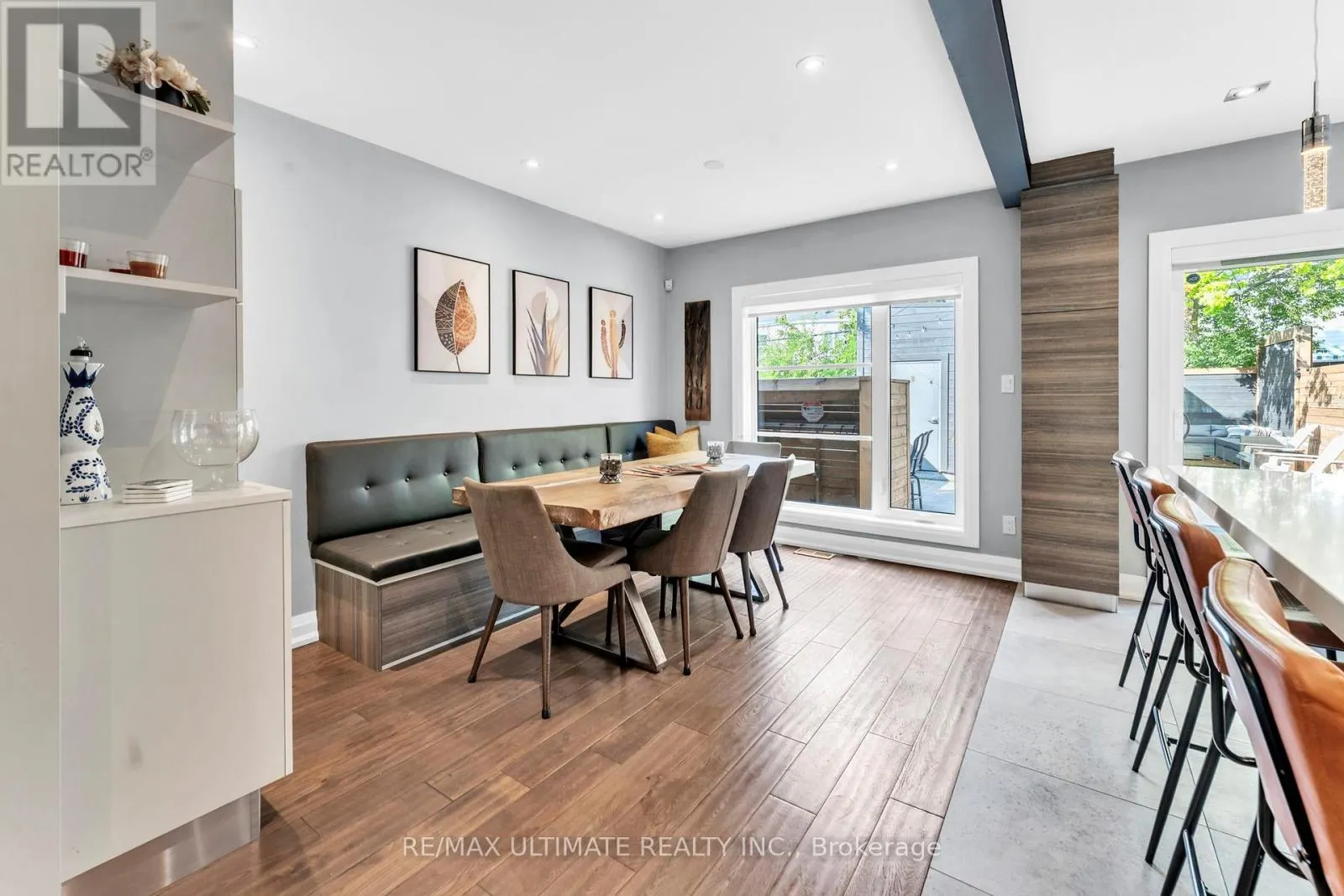10 OAKDENE CRESCENT