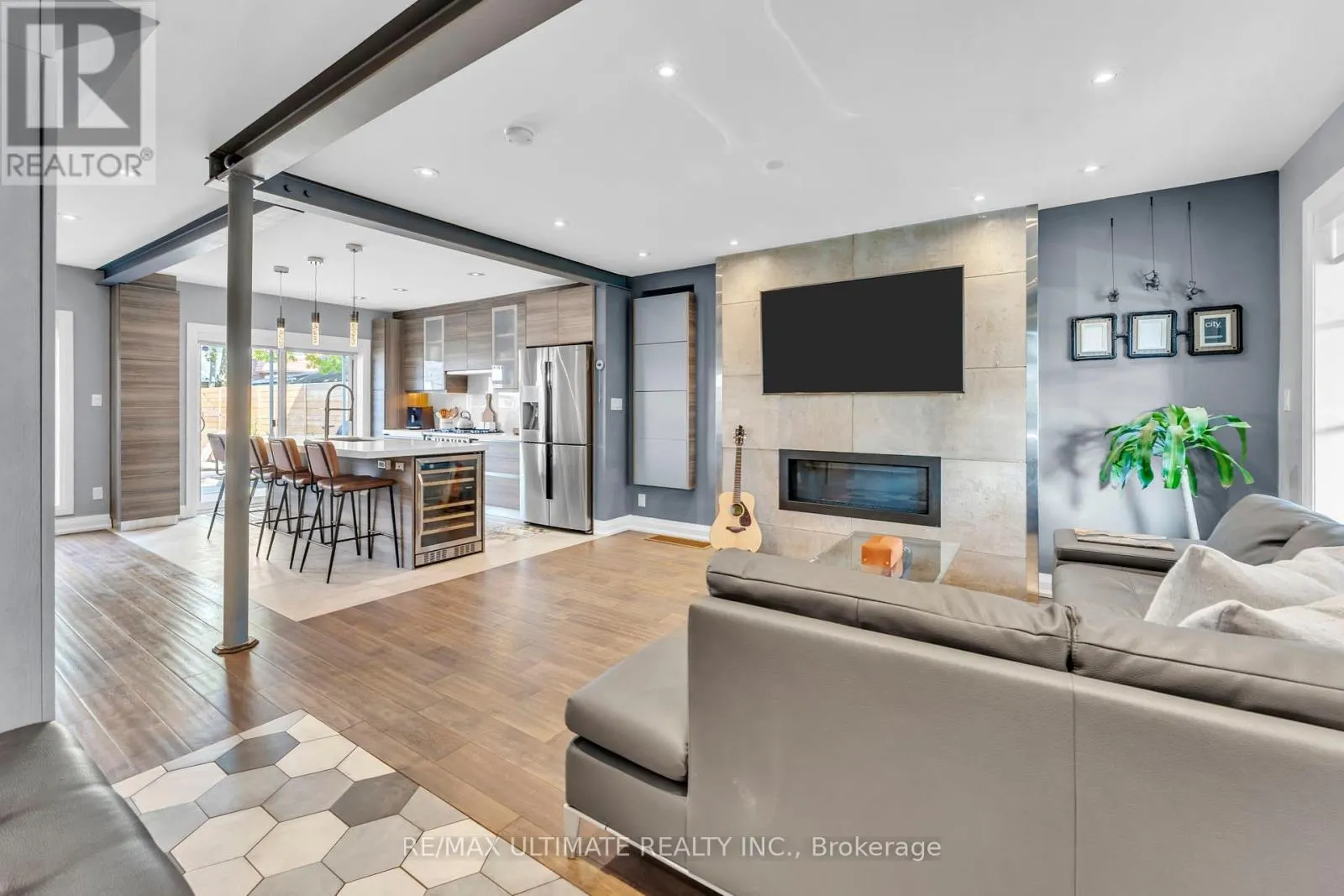 10 OAKDENE CRESCENT