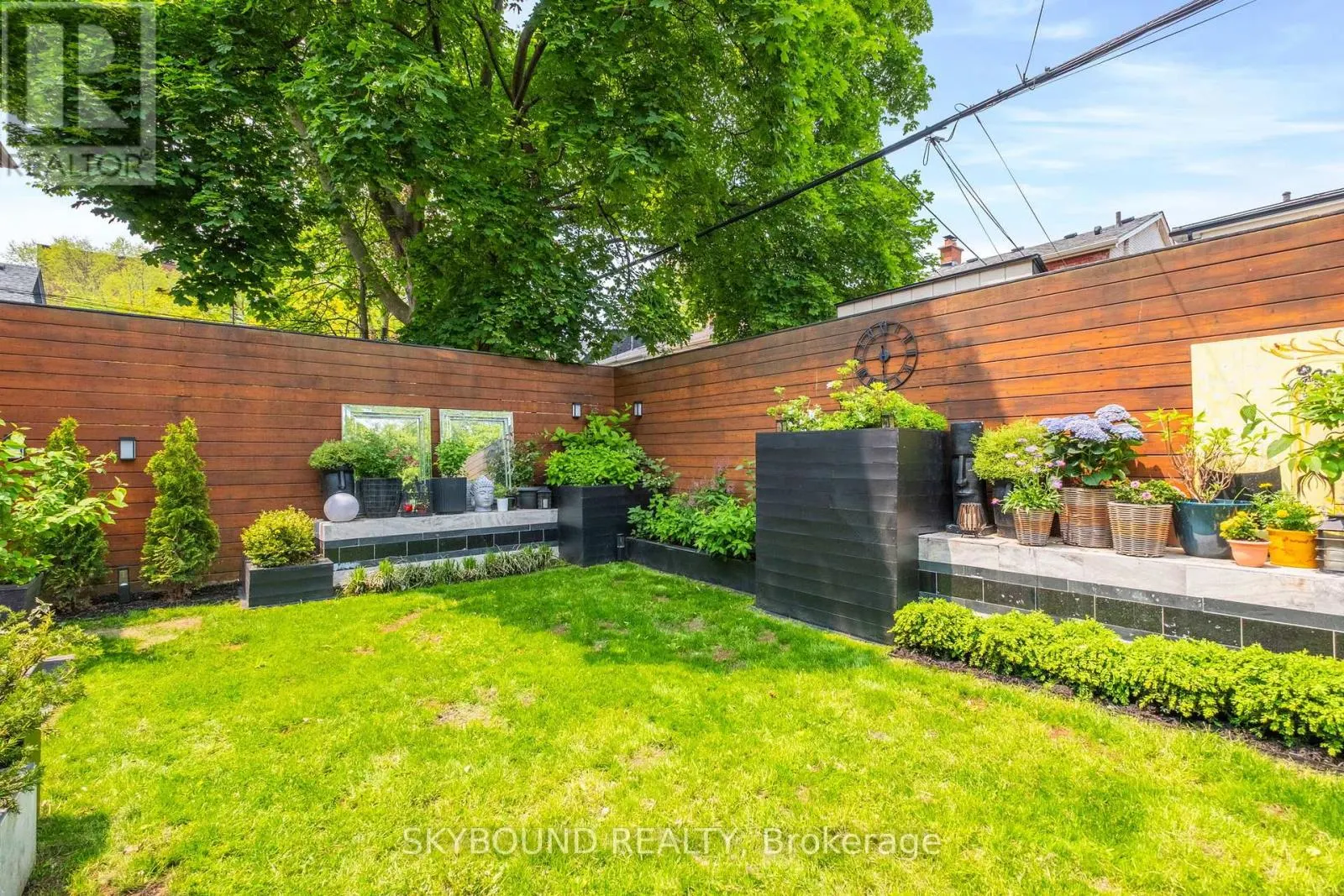 20 FAIRVIEW BOULEVARD