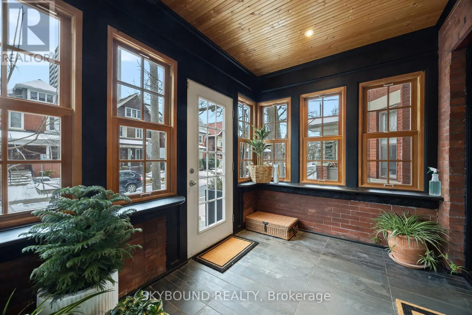20 FAIRVIEW BOULEVARD