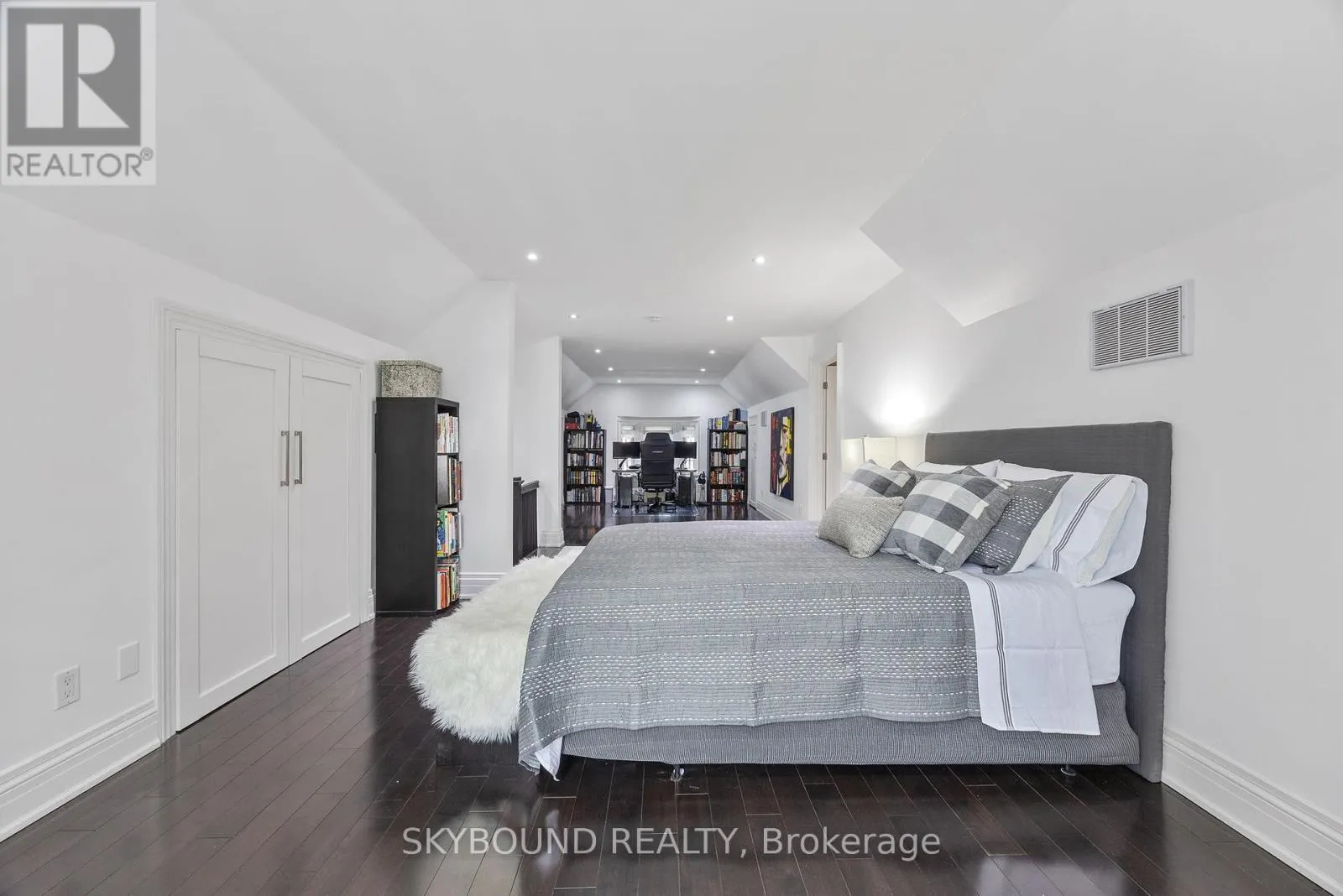 20 FAIRVIEW BOULEVARD