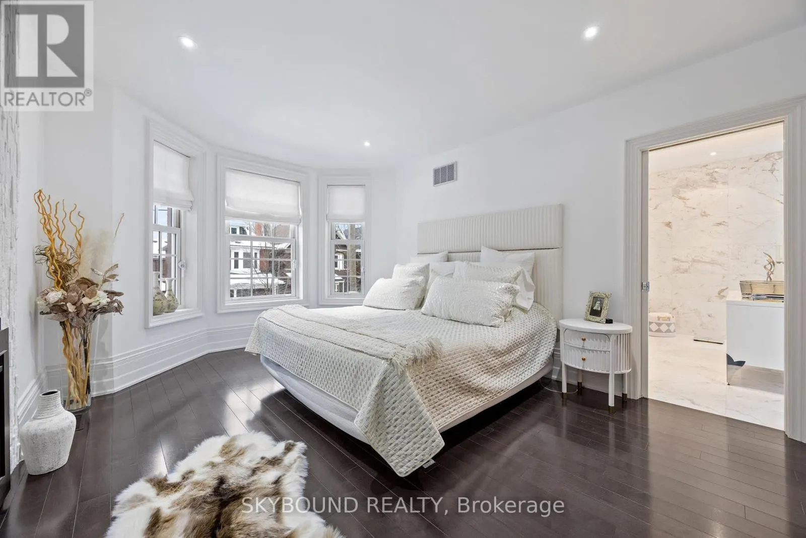 20 FAIRVIEW BOULEVARD