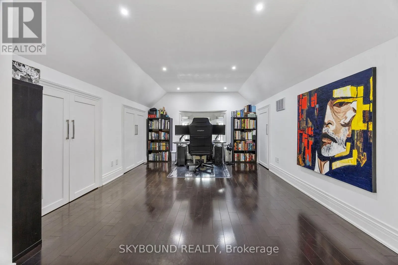 20 FAIRVIEW BOULEVARD