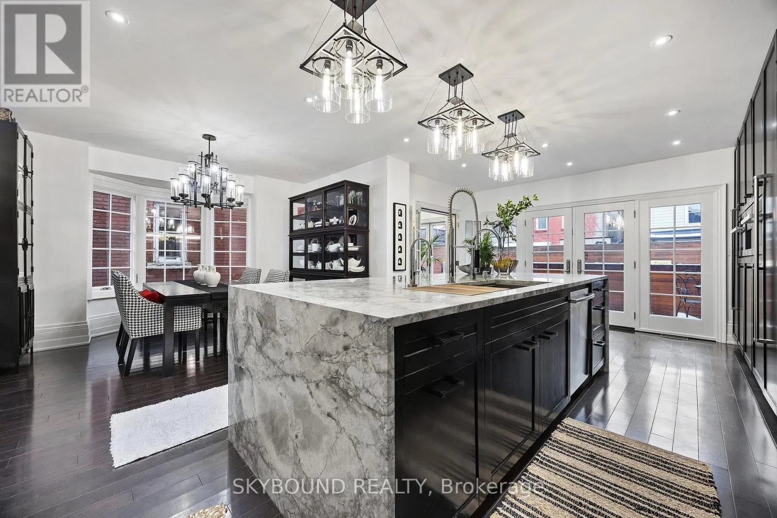 20 FAIRVIEW BOULEVARD