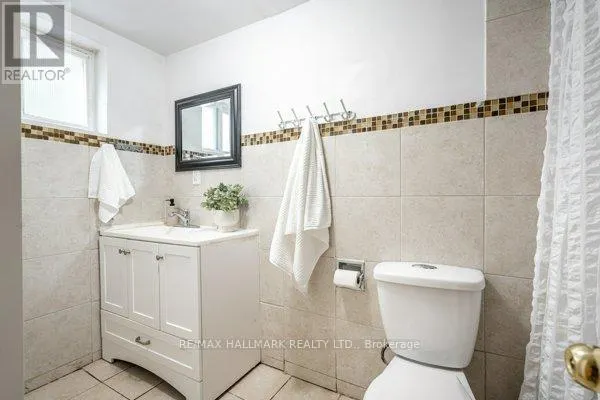 LOWER - 736 WOODBINE AVENUE