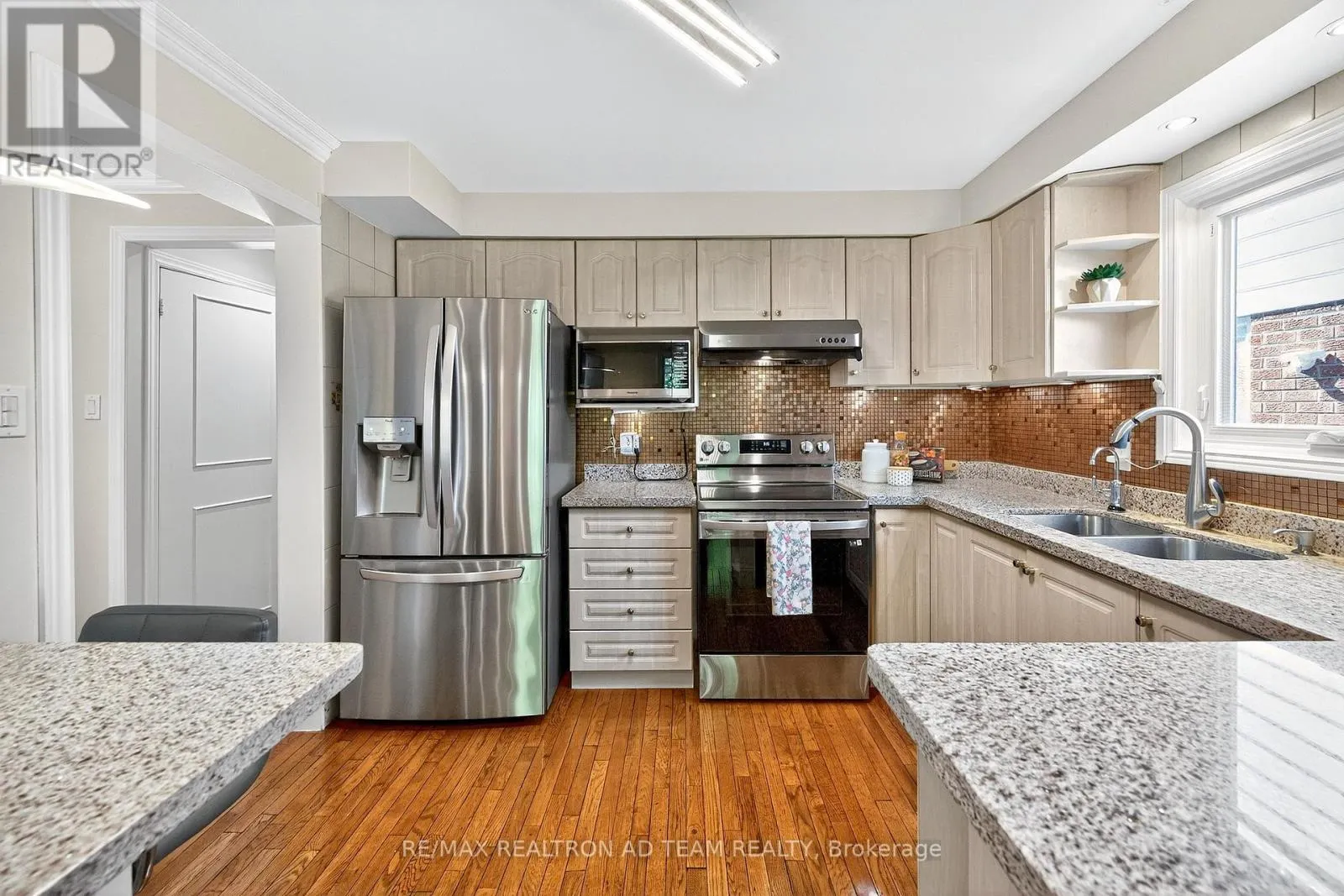 1303 REDWOOD LANE