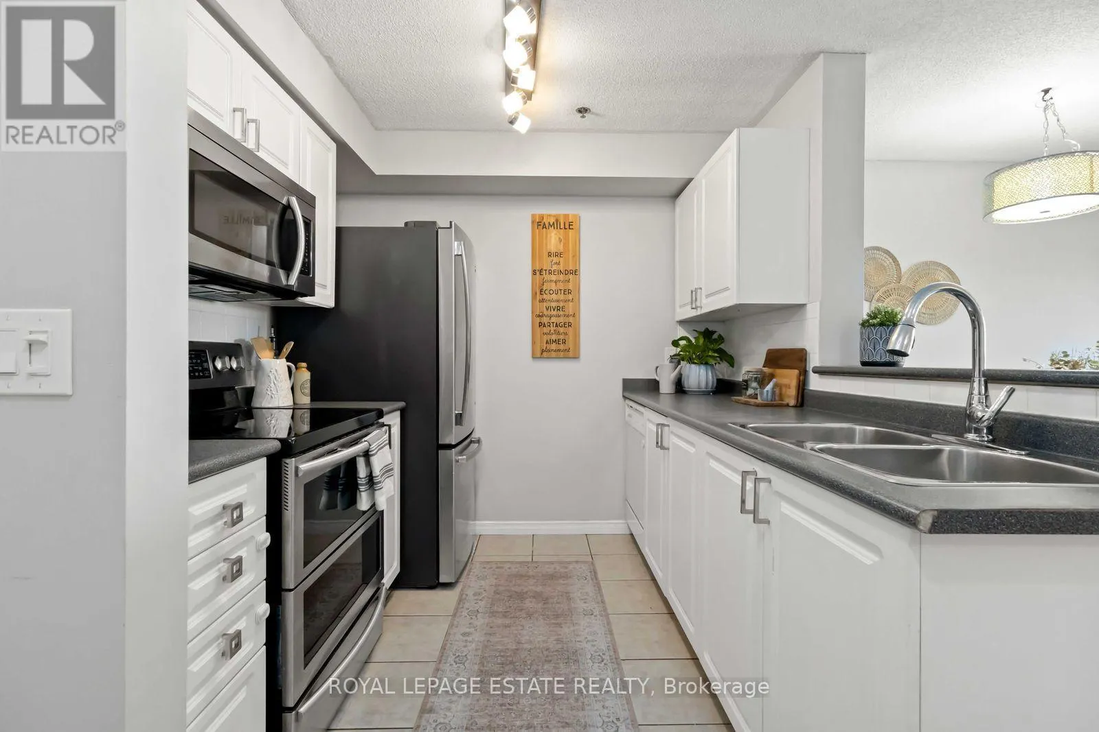 325 - 684 WARDEN AVENUE